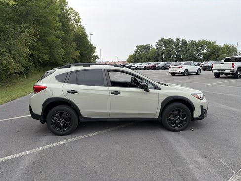 Used 2023 Subaru Crosstrek 2.0i Premium w/ Special Edition AWD/4WD image 4
