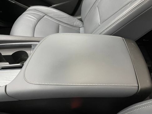 Used 2019 Buick Enclave Premium w/ Experience Buick Package FWD image 34