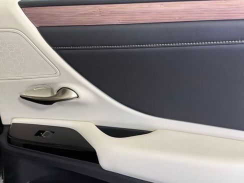 Certified 2025 Lexus ES 300h w/ Premium Package image 26