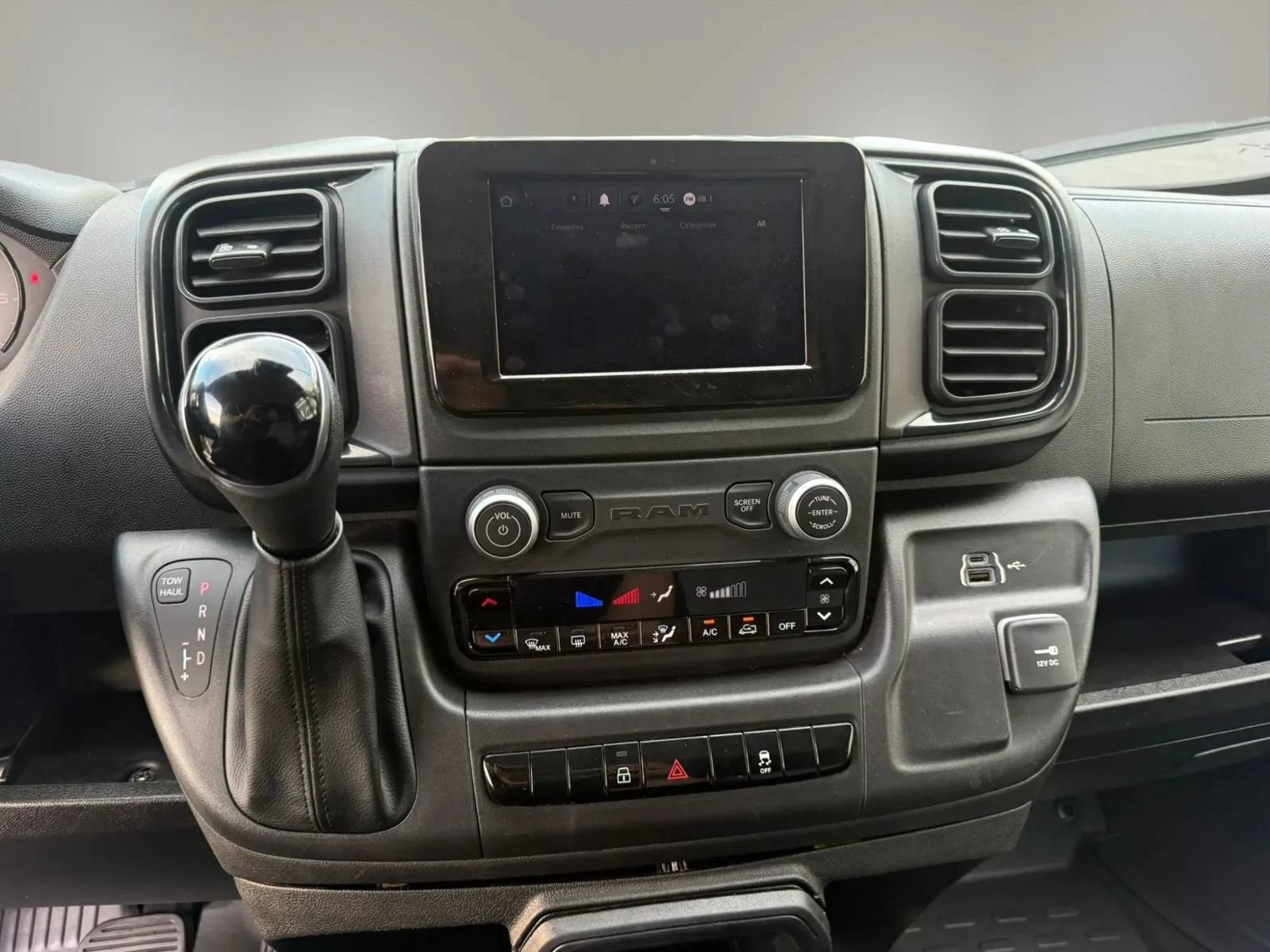 Used 2025 RAM ProMaster 2500 w/ Convenience Group FWD image 24