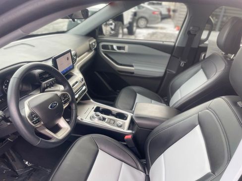 Used 2022 Ford Explorer XLT w/ Equipment Group 202A image 13