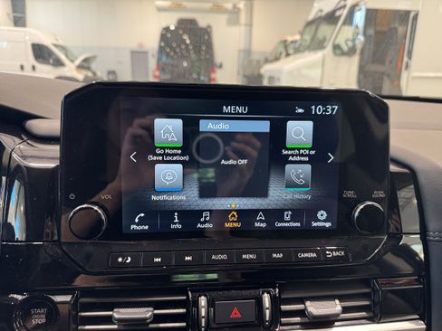 Used 2025 Nissan Pathfinder Platinum AWD/4WD image 17