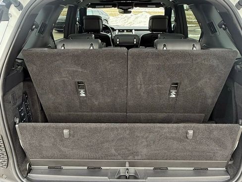 Used 2023 Land Rover Discovery Metropolitan Edition image 17