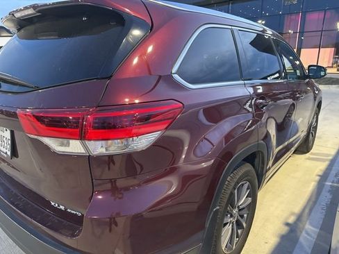Used 2018 Toyota Highlander XLE image 4