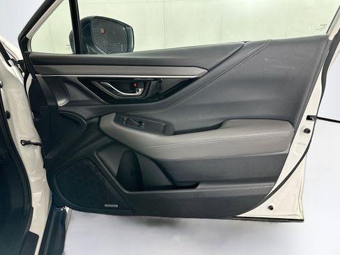 Used 2025 Subaru Outback Onyx Edition image 32