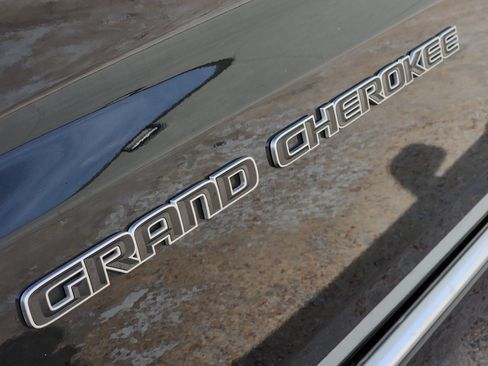 Used 2021 Jeep Grand Cherokee Summit AWD/4WD image 12