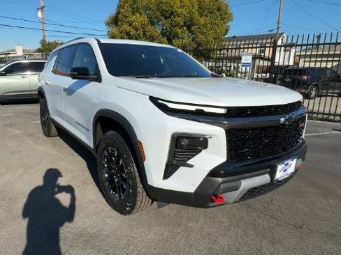 New 2026 Chevrolet Traverse Z71 w/ Enhanced Driving Package image 2