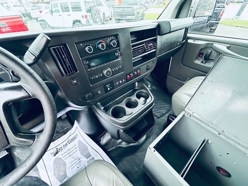 Used 2015 Chevrolet Express 2500 RWD image 10