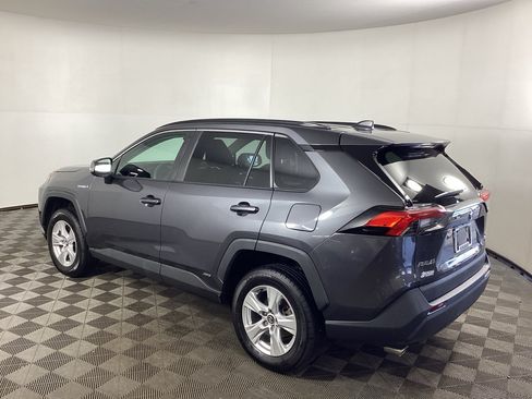 Used 2020 Toyota RAV4 XLE w/ Convenience Package AWD/4WD image 4