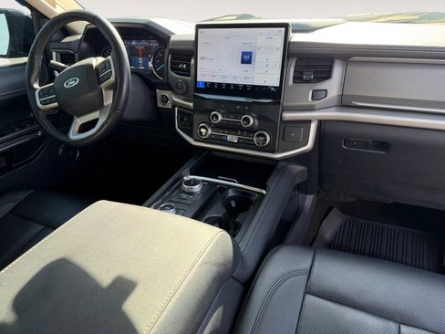 Used 2022 Ford Expedition Max XLT image 4