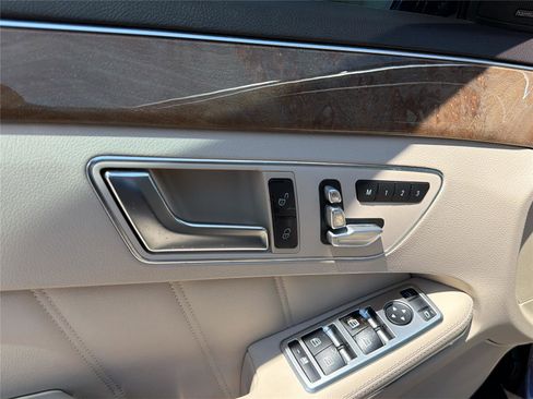 Used 2014 Mercedes-Benz E 350 4MATIC Wagon image 30