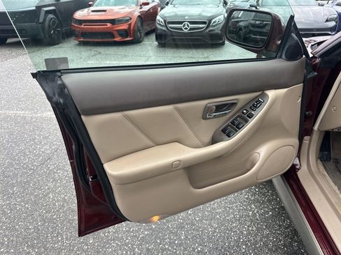 Used 2001 Subaru Outback Limited image 20
