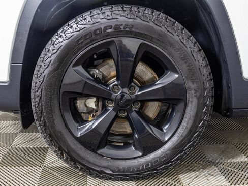 Used 2019 Jeep Cherokee Altitude image 51