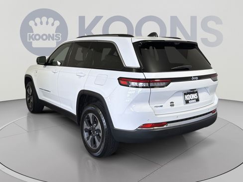 Used 2022 Jeep Grand Cherokee Limited 4xe w/ Luxury Tech Group II AWD/4WD image 4