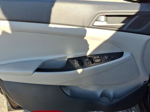 Used 2018 Hyundai Tucson SE image 17