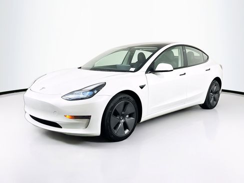 Used 2023 Tesla Model 3 Standard Range RWD image 3