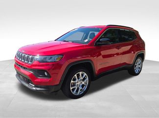 Used 2023 Jeep Compass Latitude AWD/4WD video 3