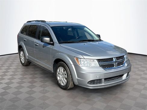 Used 2020 Dodge Journey SE w/ SE Popular Equipment Group image 4