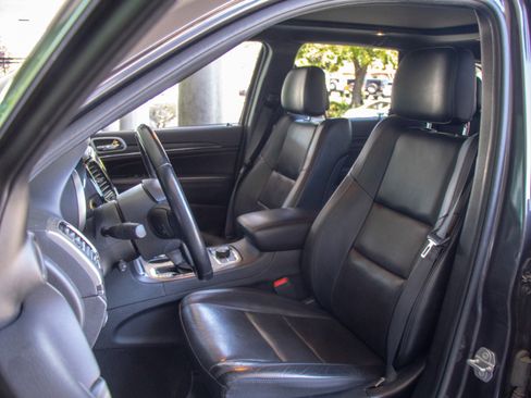 Used 2021 Jeep Grand Cherokee Limited w/ Luxury Group II image 10