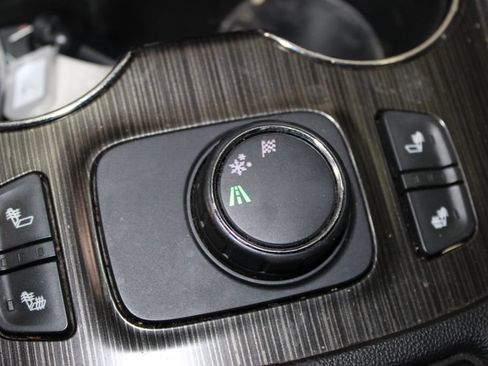 Used 2020 GMC Acadia SLT FWD image 28