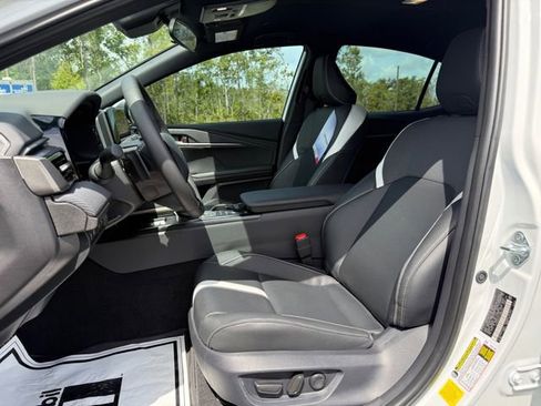 Used 2026 Toyota Camry SE image 7