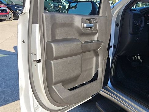 Used 2022 Chevrolet Silverado 1500 Custom image 17