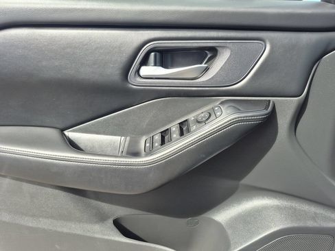Used 2025 Nissan Rogue SV AWD/4WD image 7