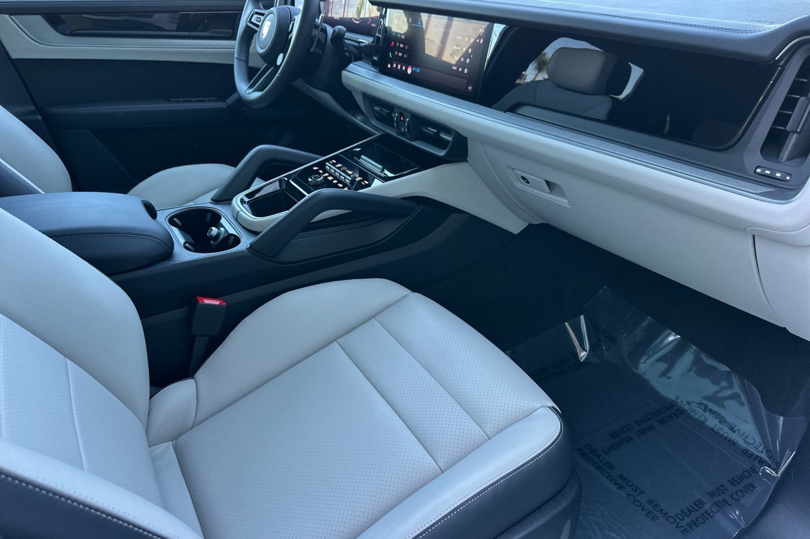 Used 2026 Porsche Cayenne AWD/4WD image 16