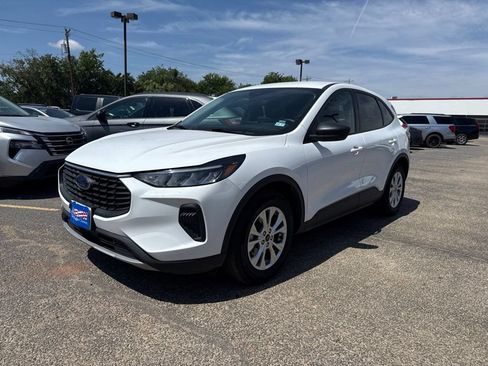 Used 2025 Ford Escape Active FWD image 3