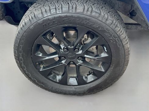 Used 2020 Jeep Wrangler Unlimited Sahara AWD/4WD image 30