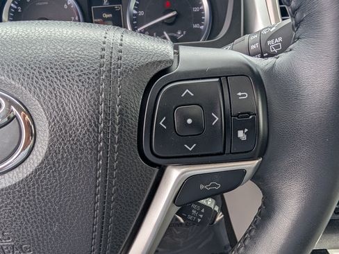 Used 2015 Toyota Highlander Limited w/ Driver Technology Package AWD/4WD image 16