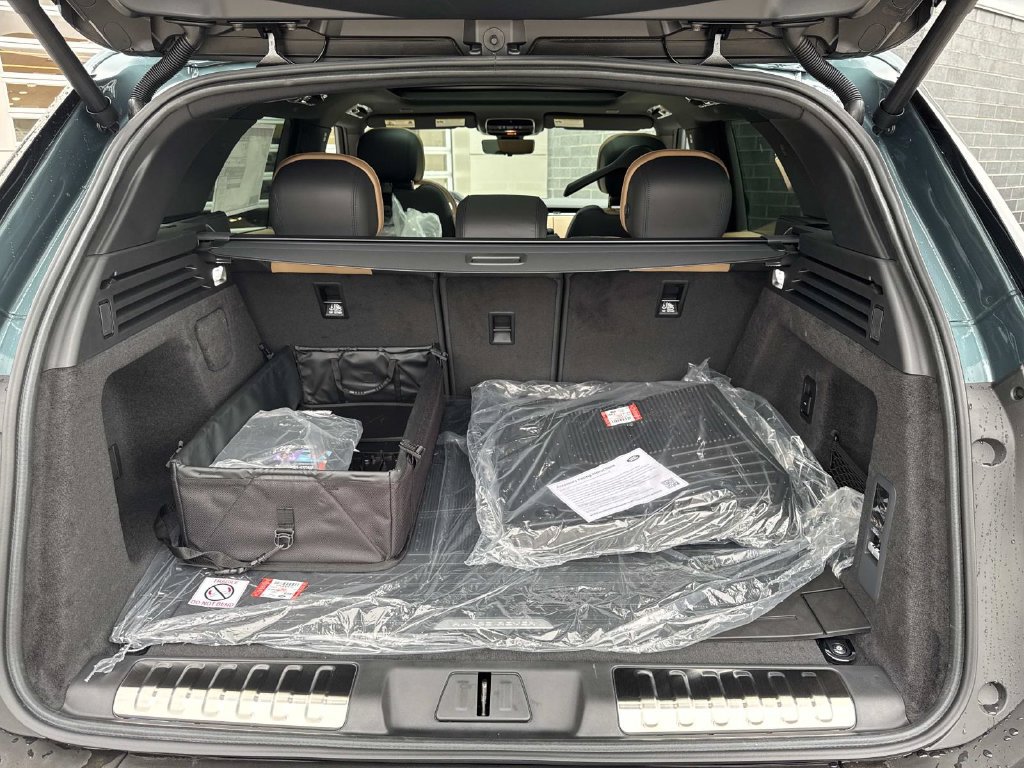 New 2027 Land Rover Range Rover Sport Dynamic SE AWD/4WD image 5