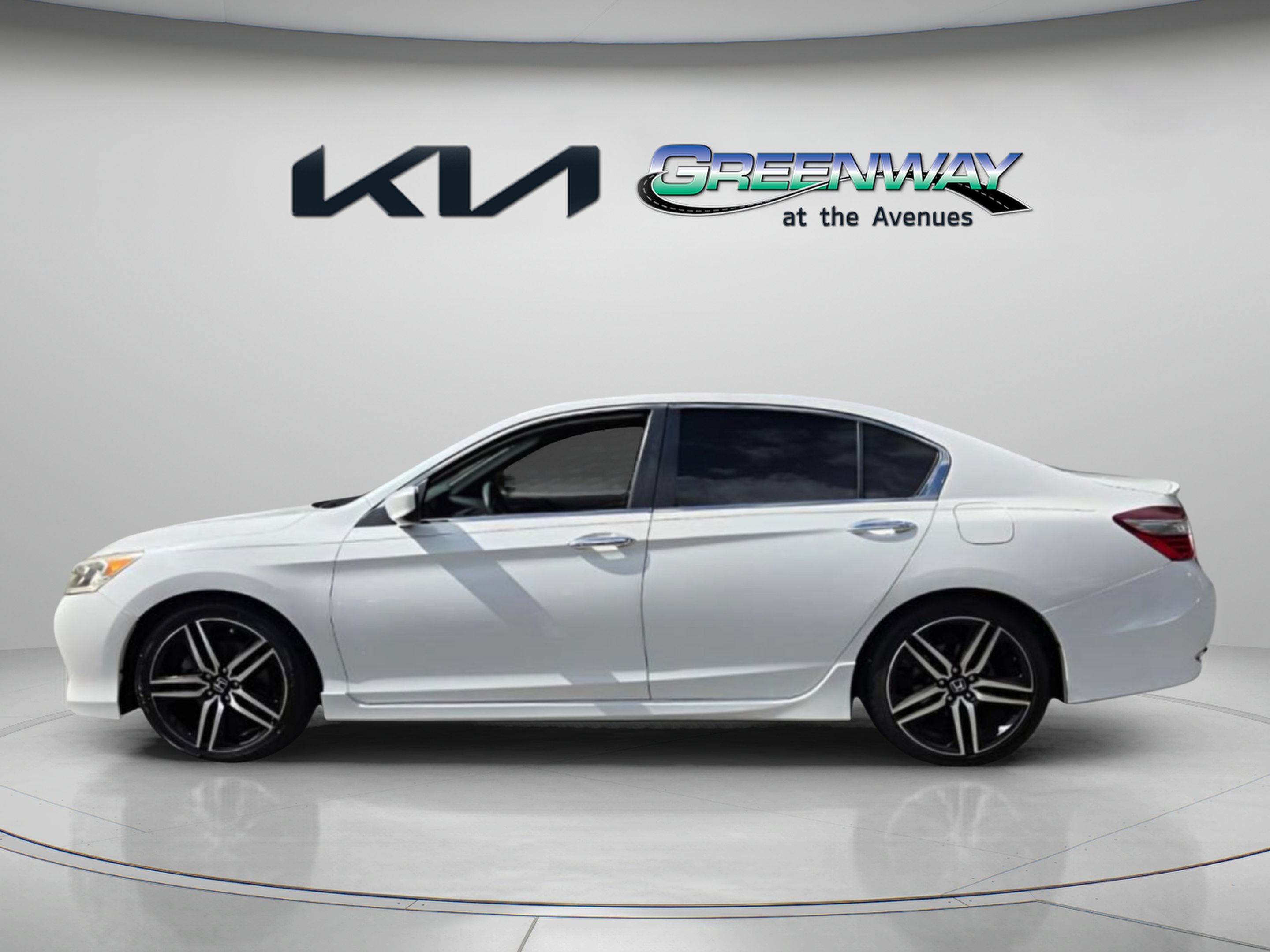 Used 2017 Honda Accord Sport image 4