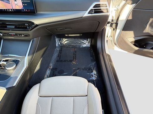 Used 2025 BMW 230i Coupe w/ Convenience Package image 17