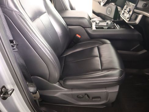 Used 2024 Ford Expedition Max XLT image 15