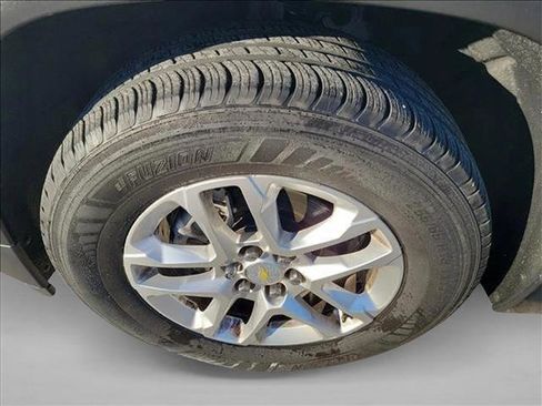 Used 2021 Chevrolet Traverse LT image 9