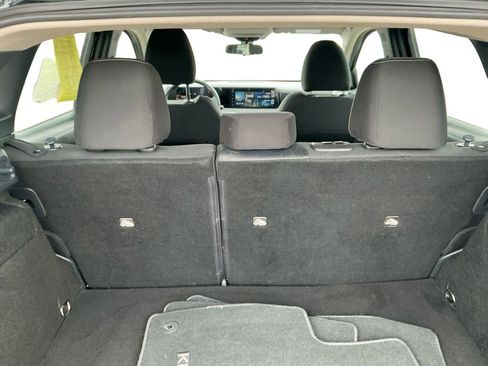 Used 2025 Nissan Kicks SV AWD/4WD image 21