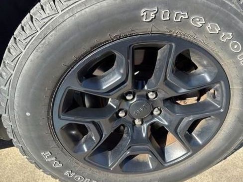 Used 2021 Jeep Cherokee Trailhawk image 17