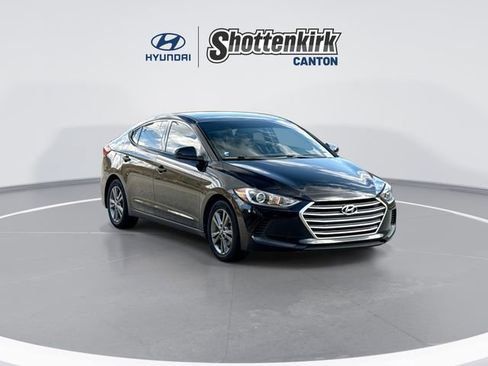 Used 2017 Hyundai Elantra SE image 2