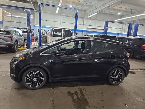 Used 2022 Chevrolet Bolt LT w/ Infotainment Package image 8