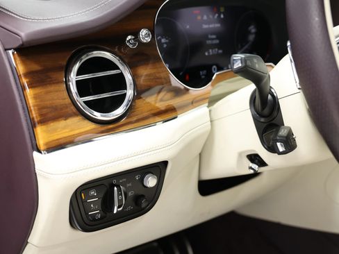 Used 2023 Bentley Bentayga Extended Wheelbase AWD/4WD image 25