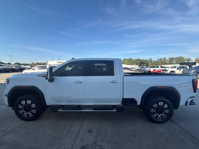 Used 2025 GMC Sierra 2500 Denali w/ Technology Package AWD/4WD image 2