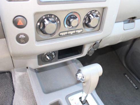 Used 2005 Nissan Frontier SE w/ (P01) Power Pkg AWD/4WD image 16