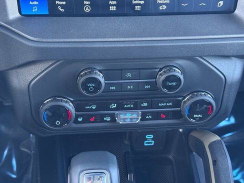 New 2025 Ford Bronco Badlands image 12