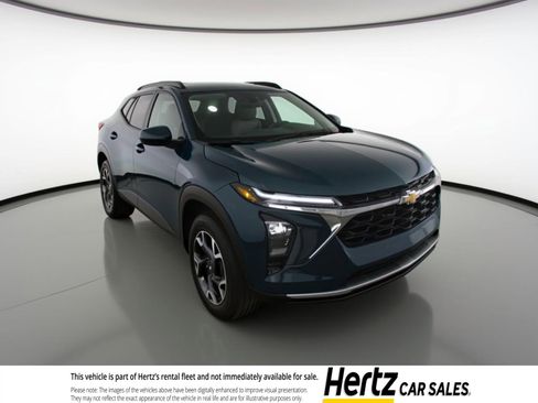 Used 2025 Chevrolet Trax LT FWD image 1