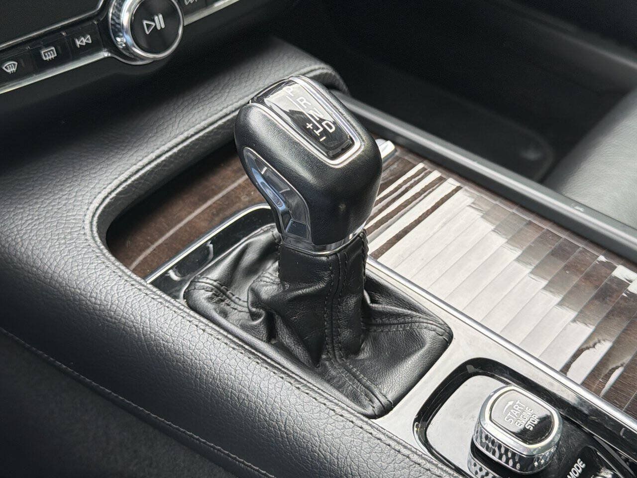 Used 2018 Volvo S90 T5 Momentum w/ Convenience Package AWD/4WD image 39