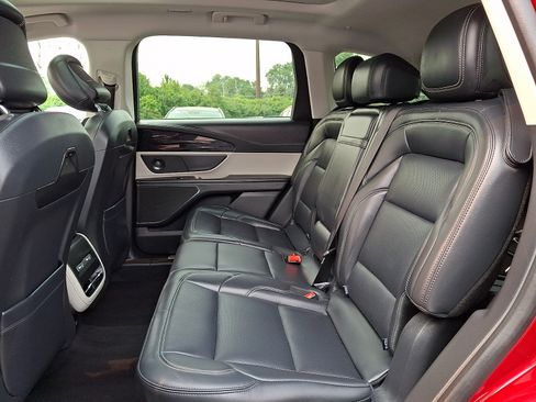 Used 2025 Lincoln Nautilus Premier w/ Equipment Group 102A AWD/4WD image 10
