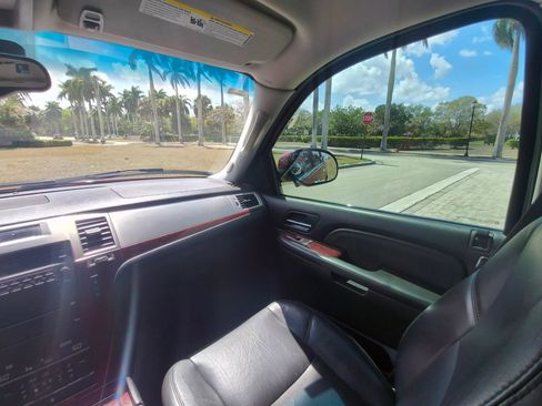 Used 2007 Cadillac Escalade AWD image 9