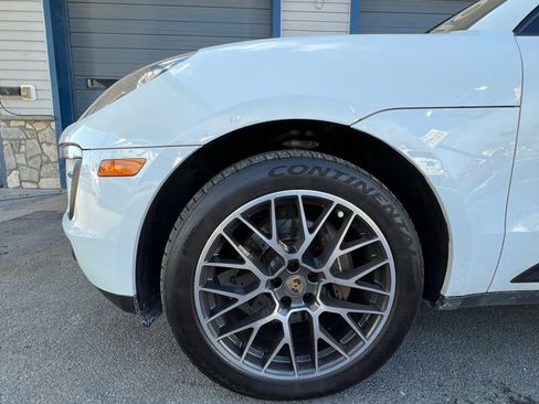Used 2018 Porsche Macan suv image 2