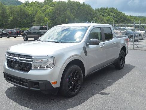 Certified 2024 Ford Maverick Lariat w/ FX4 Off-Road Package AWD/4WD image 2